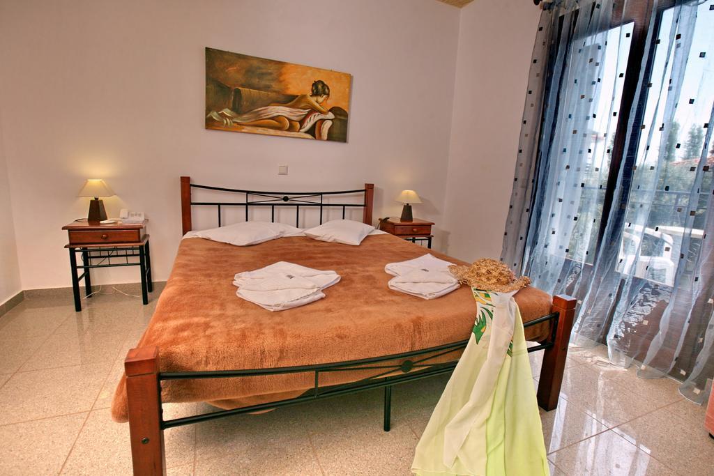 Hotel Pela Скала-Каллонис Экстерьер фото
