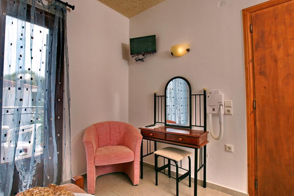 Hotel Pela Скала-Каллонис Экстерьер фото