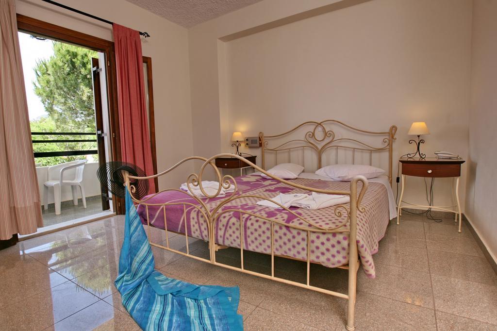 Hotel Pela Скала-Каллонис Экстерьер фото