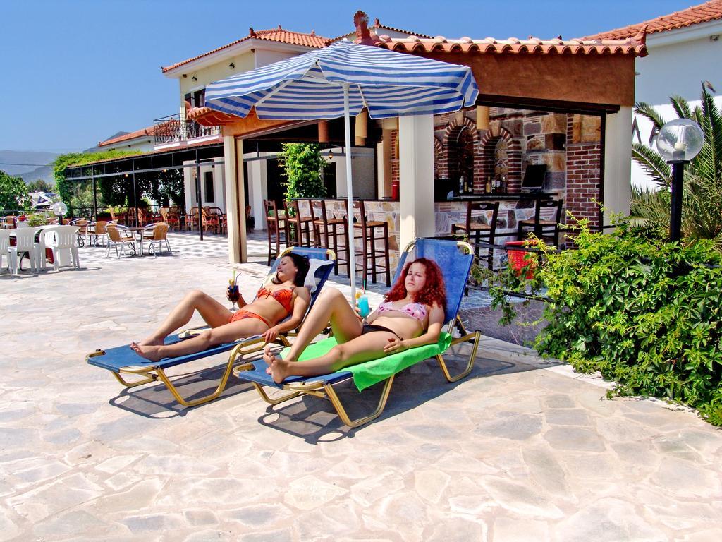Hotel Pela Скала-Каллонис Экстерьер фото